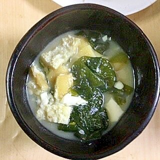 豆腐とわかめと揚げの味噌汁