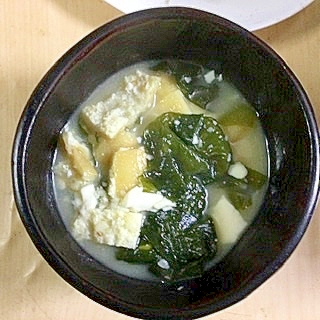 豆腐とわかめと揚げの味噌汁