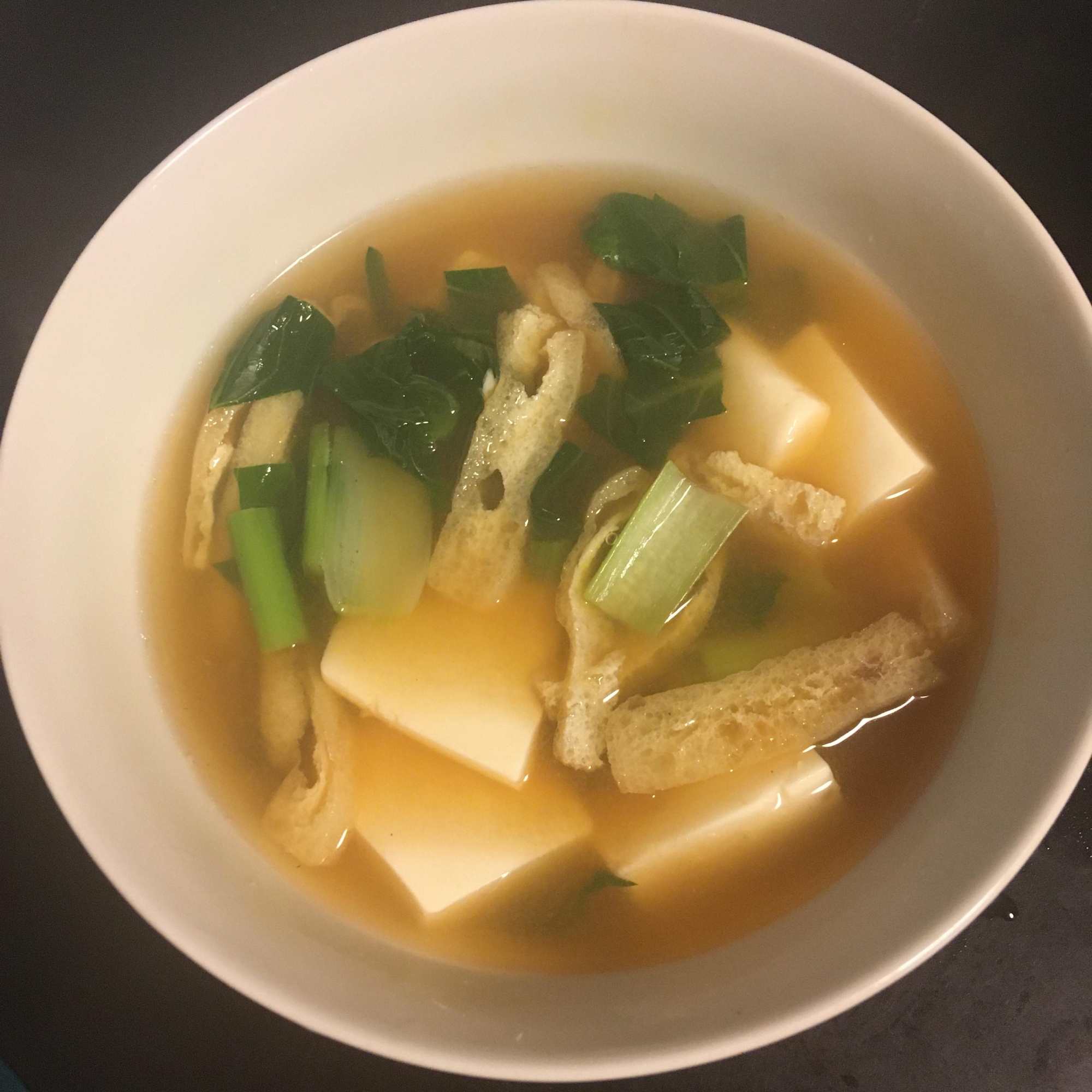 豆腐、小松菜、油揚げの味噌汁