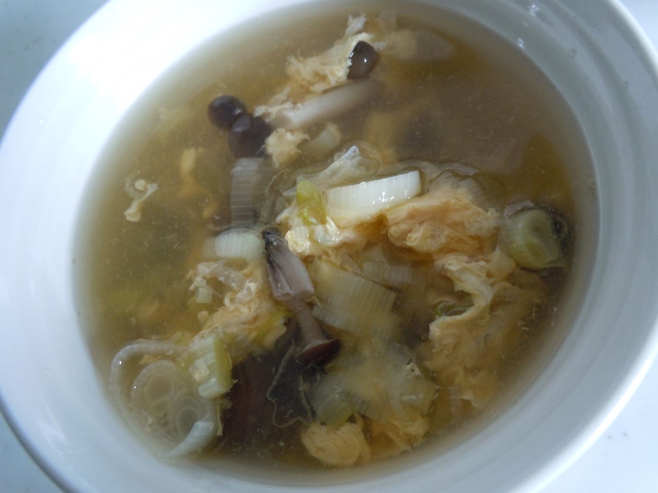 昆布茶でしめじと卵のお吸い物 レシピ 作り方 By Ponrinn 楽天レシピ