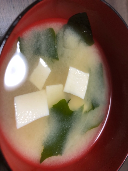 絹ごし豆腐と生わかめのお味噌汁✧˖°