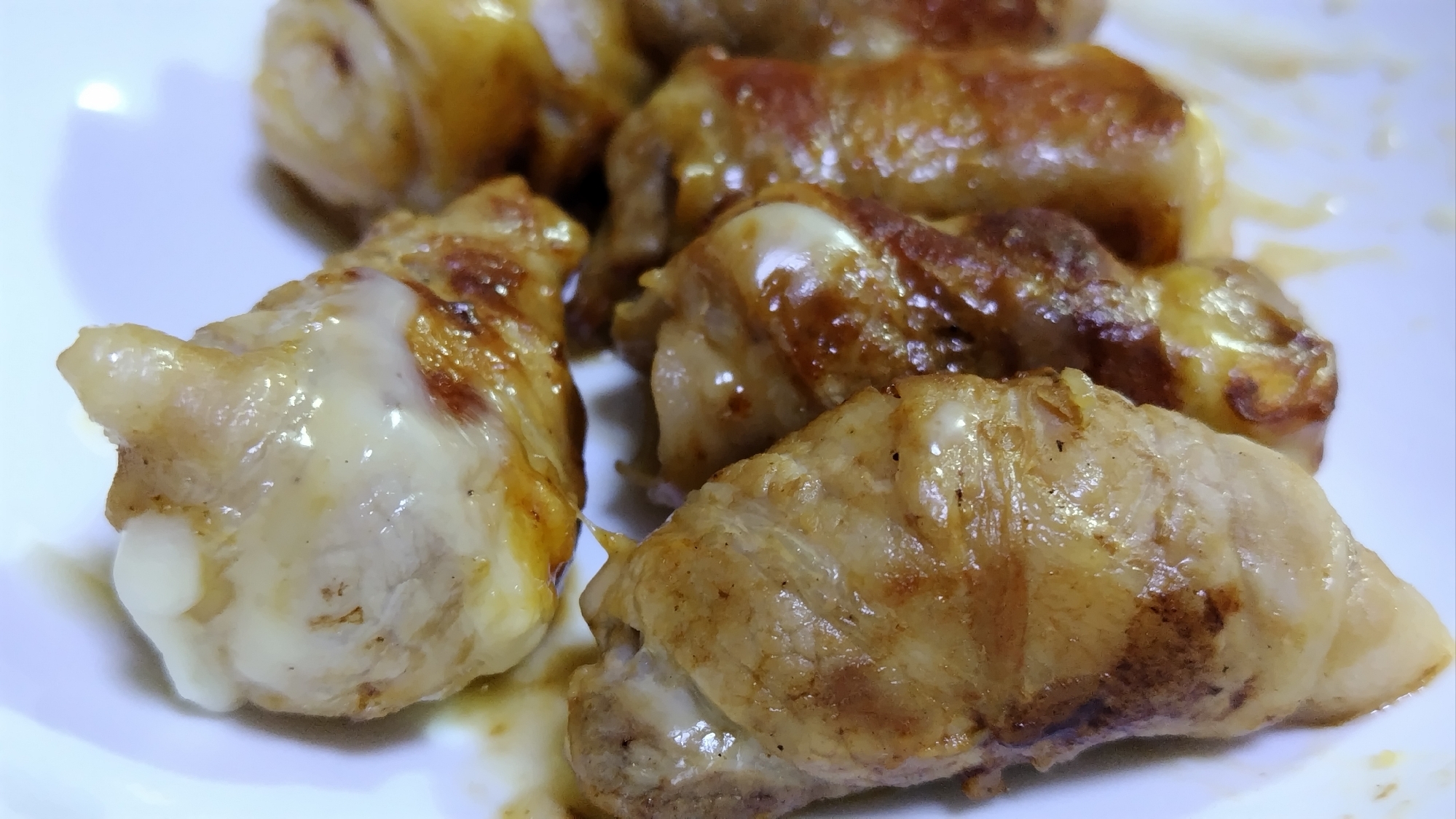 餃子の皮いり薄切り豚バラ肉のチーズ肉巻！