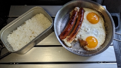 丼にはしてないですが、キャンプ中の朝食に作りました！