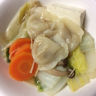 冷凍の「大阪王将水餃子」使用♪水餃子用なので、プルプルした餃子でした♡ラーメンは、醤油味で。味噌味でも、合いそう～♡美味しかった～♪レシピ、ありがとう～♡