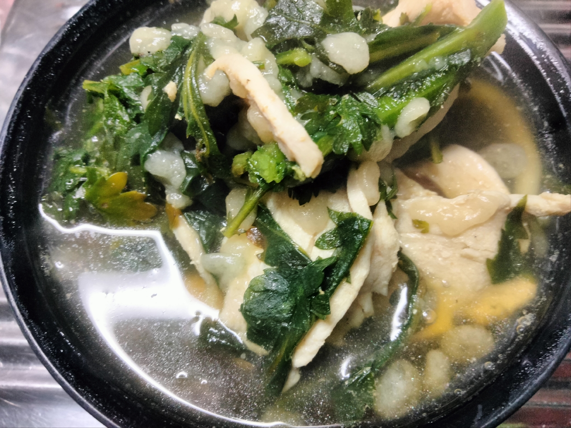 鶏肉と菊菜の 天かす入りうどん 煮