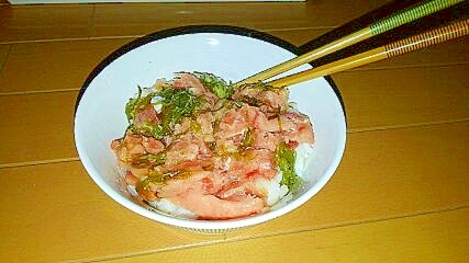 乗せるだけ、簡単ネギトロめかぶ丼