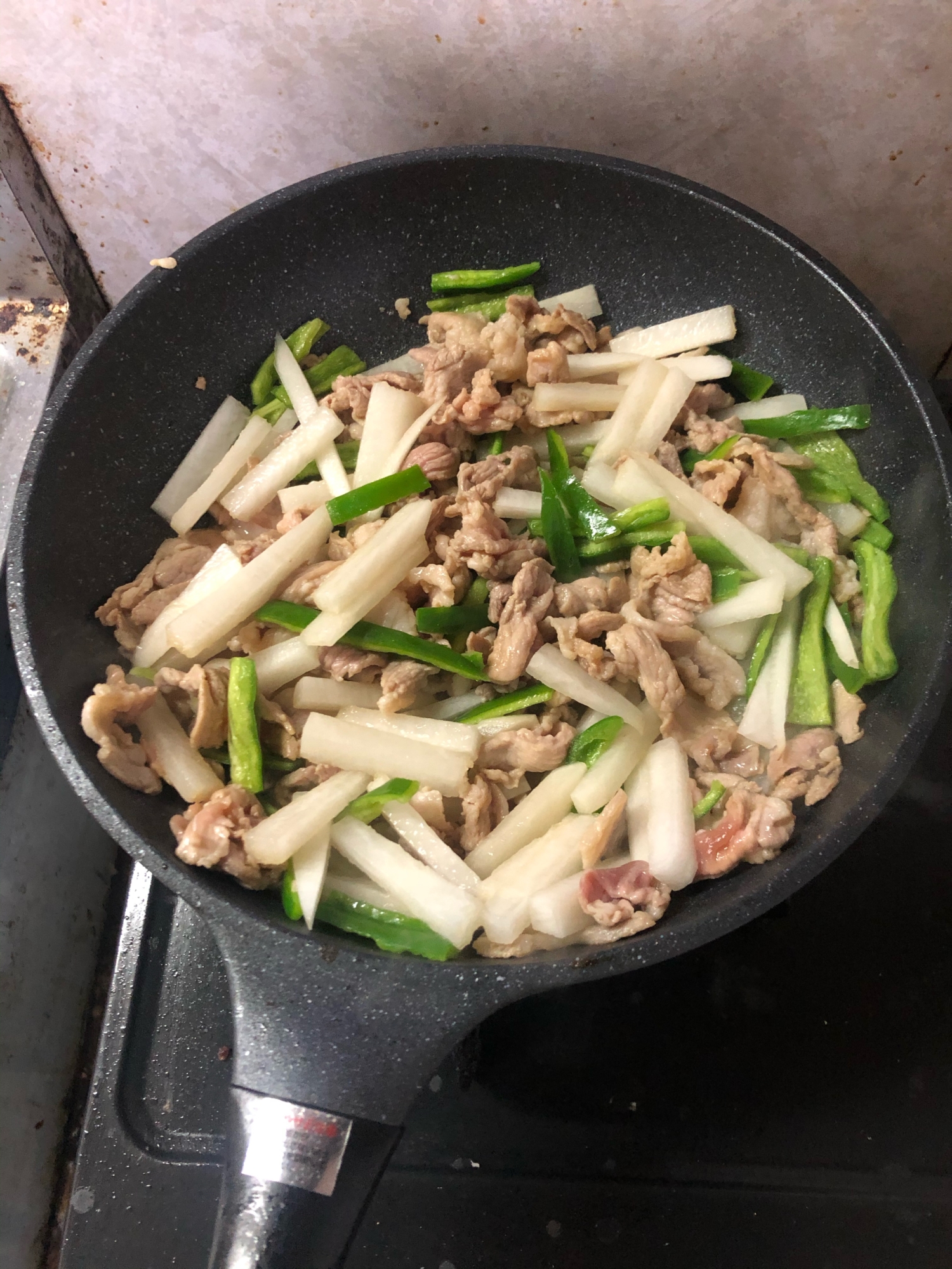 豚肉と大根の青椒肉絲