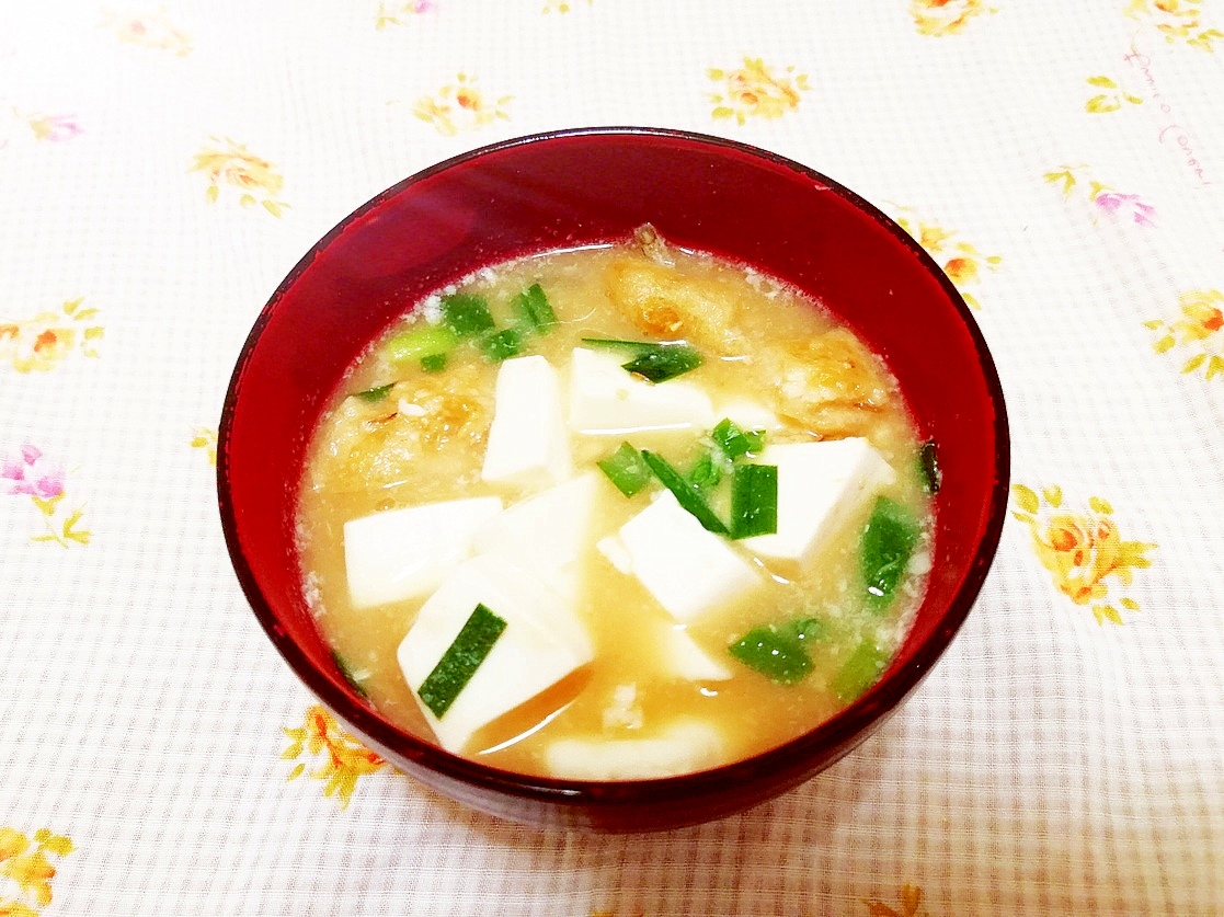 豆腐とニラのお味噌汁