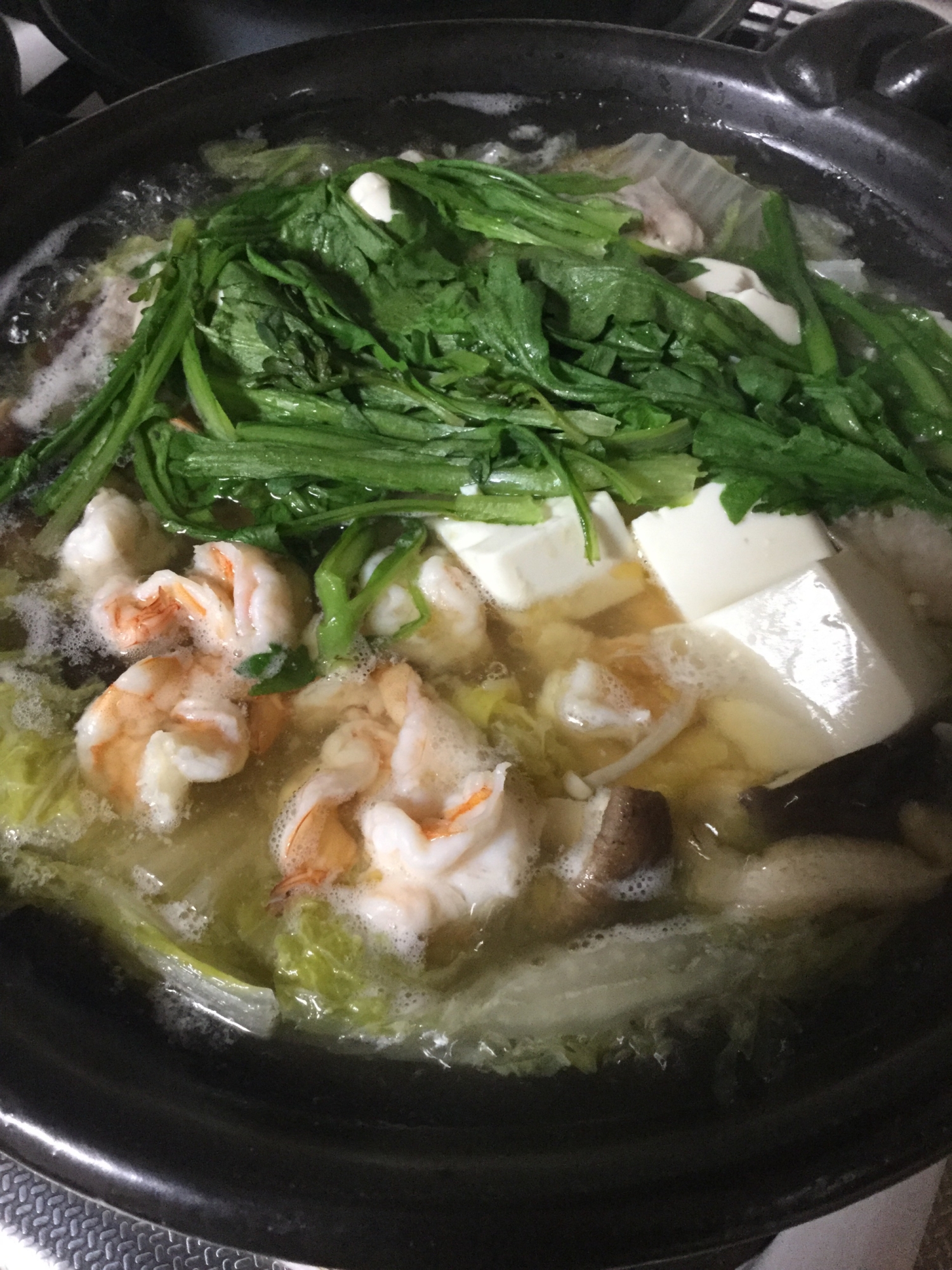あご出汁で海老と白菜の鍋