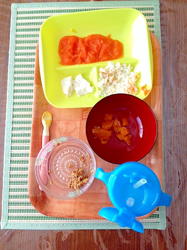 ある日の離乳食☆中期。モグモグ頑張るランチ
