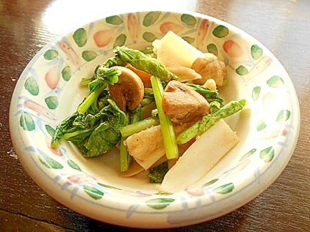 鶏なんこつとかぶの葉とマッシュルームの炒め物