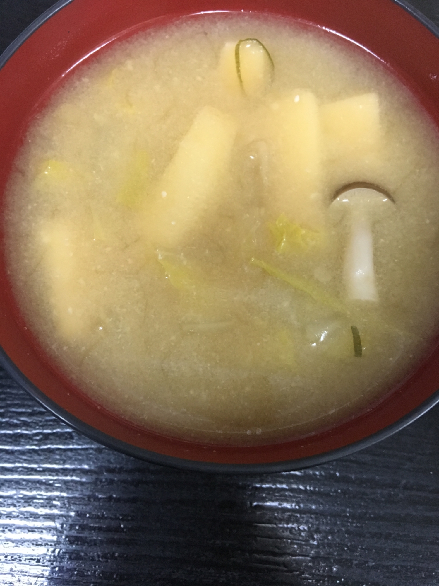 白菜と油揚げとしめじのお味噌汁(^ ^)