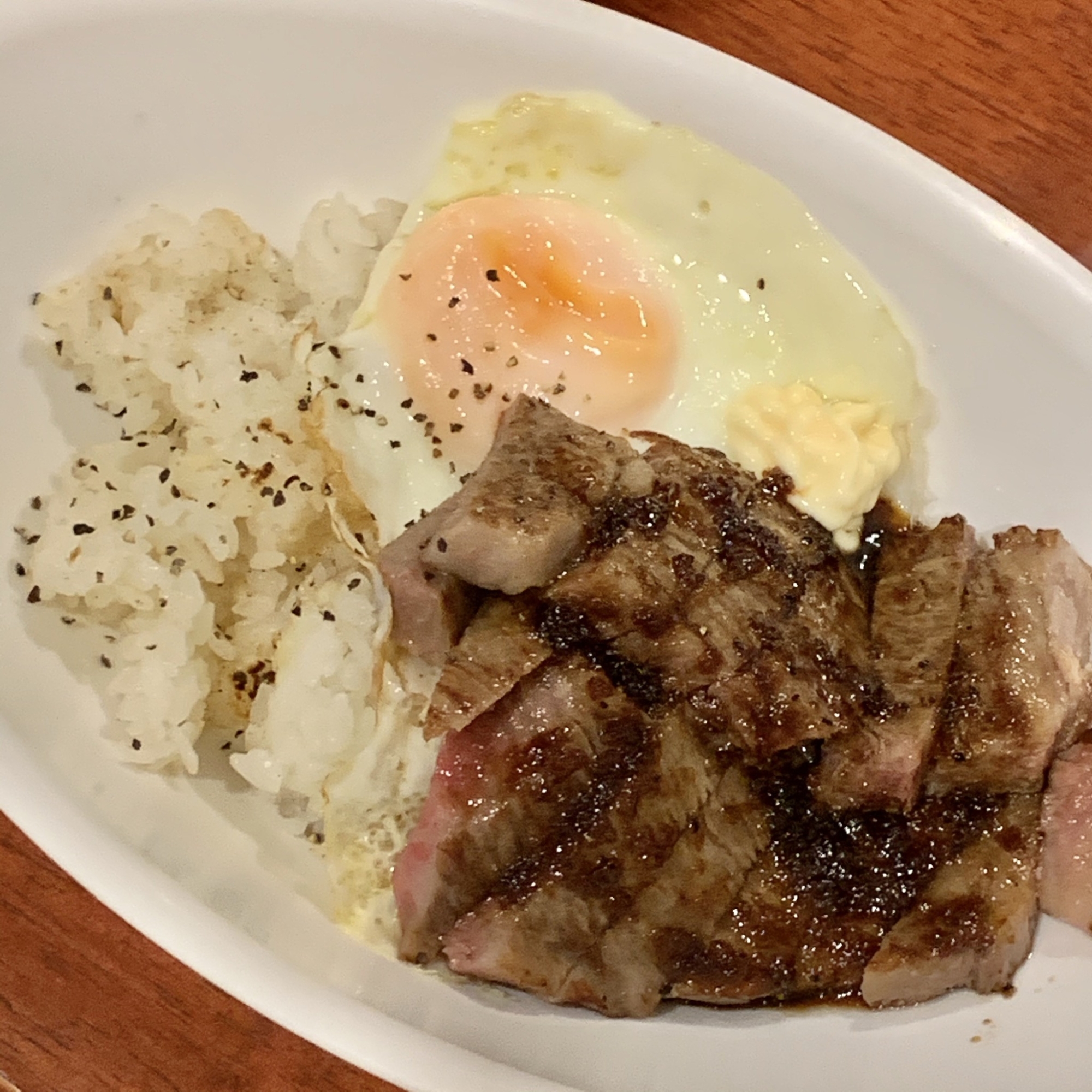 焼肉目玉焼き丼