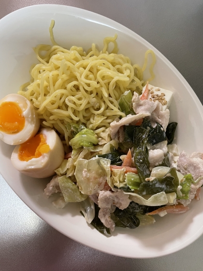 ブロッコリーとベーコンのラーメンサラダ