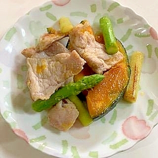 豚薄切り肉とアスパラとかぼちゃの塩コショウ炒め