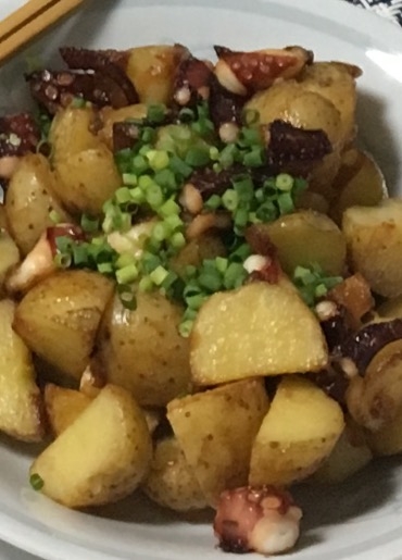 タコとポテトの炒め物