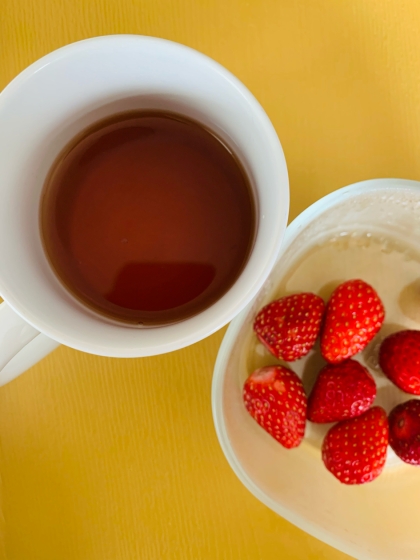 紅茶とお好きな果物を添えて