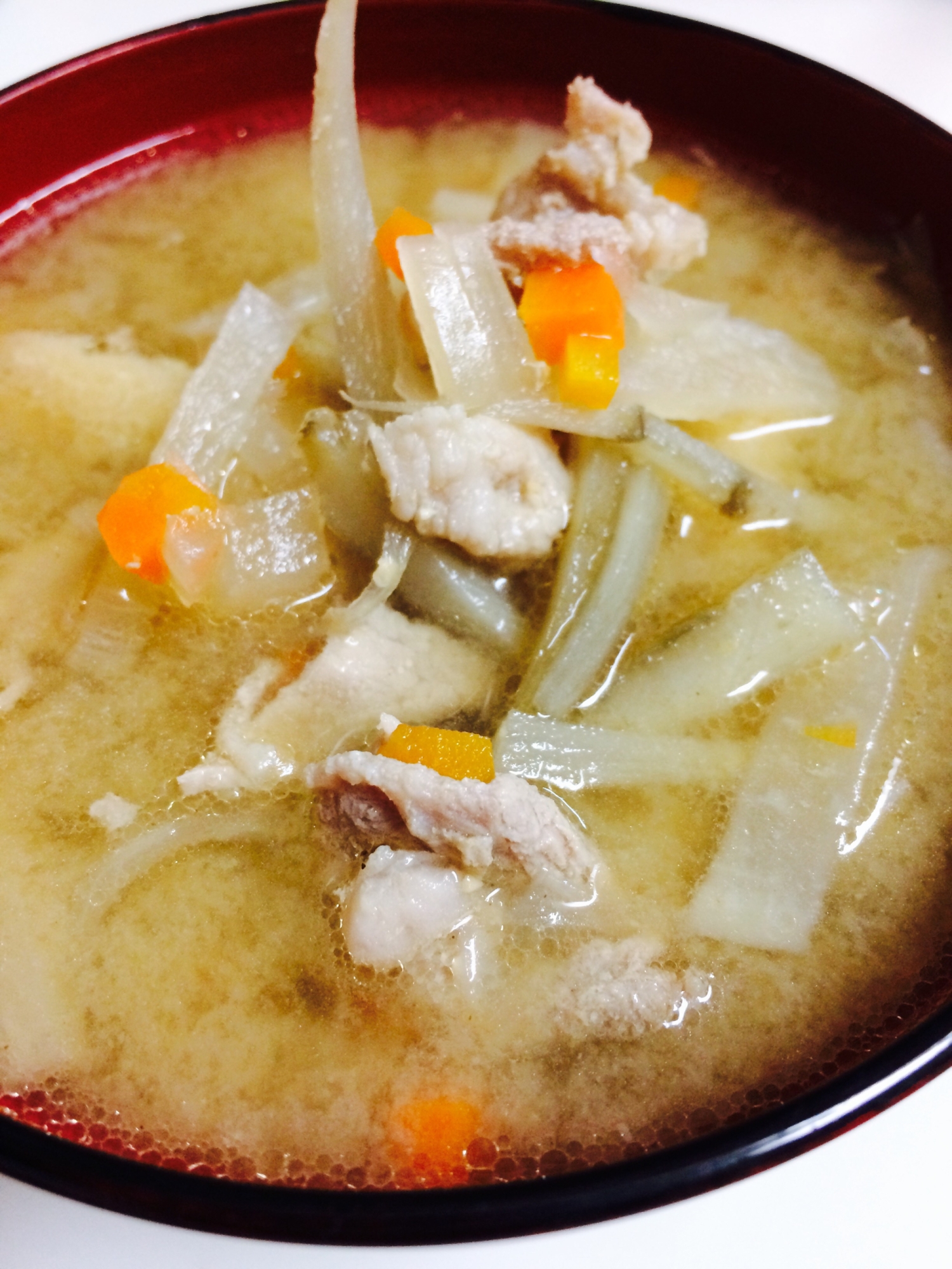 冷蔵庫にあった食材で野菜たっぷり豚汁♡