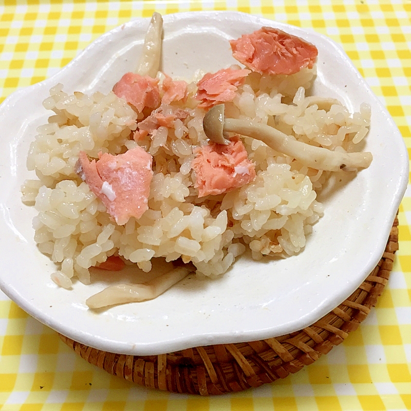 鮭としめじの炊き込みご飯♡