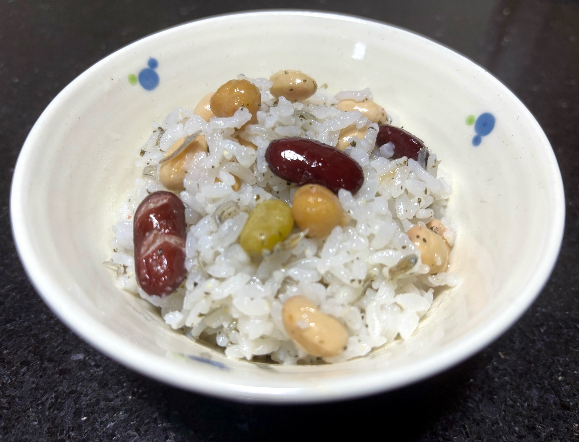 包丁要らずで、簡単に栄養プラスのお豆ご飯