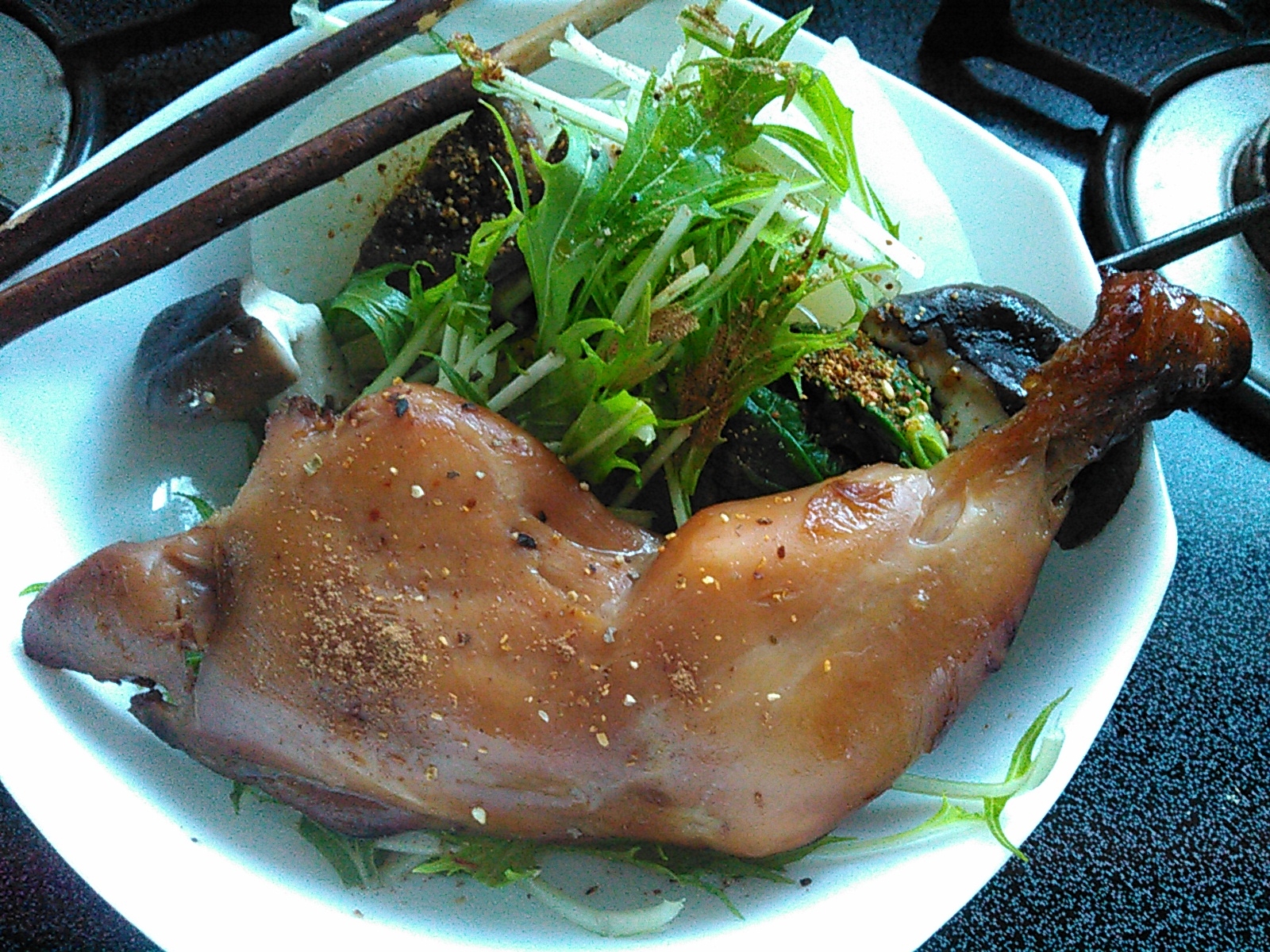 野菜たっぷり生姜と柚子香る骨付きチキンプレート