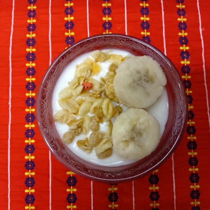 今日のヨーグルト♡バナナ&フルグラ はちみつかけて