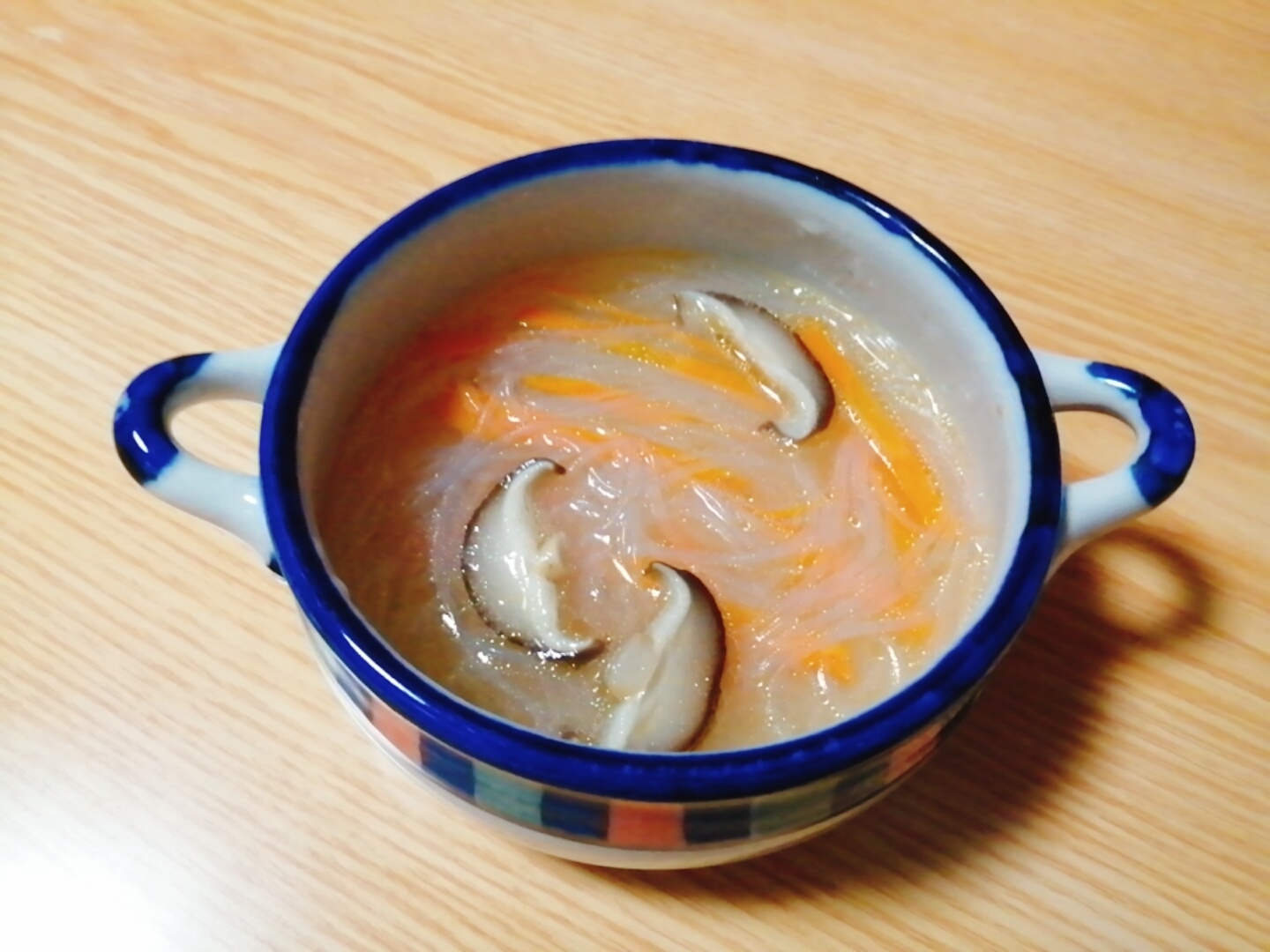 春雨と椎茸と人参の中華スープ