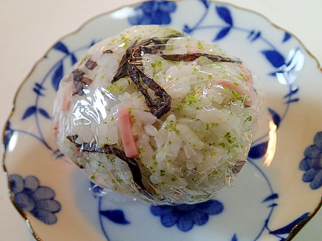 刻みハムと塩昆布と青のりのおにぎり