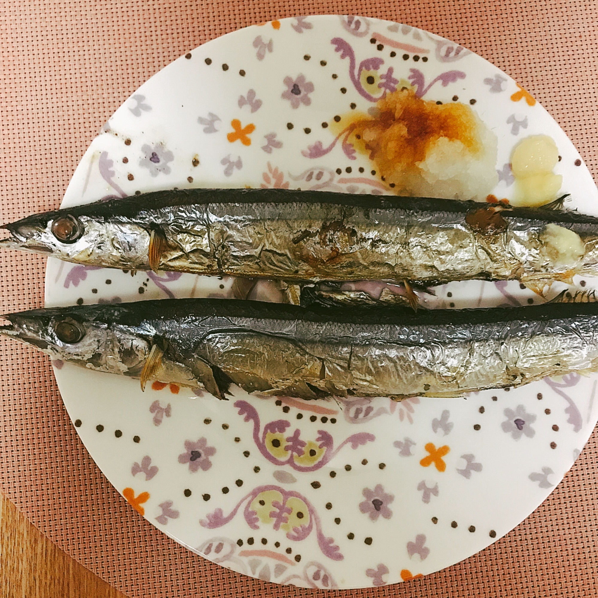 秋刀魚を焼いて食べよう〜にんにくと生姜を添えて〜