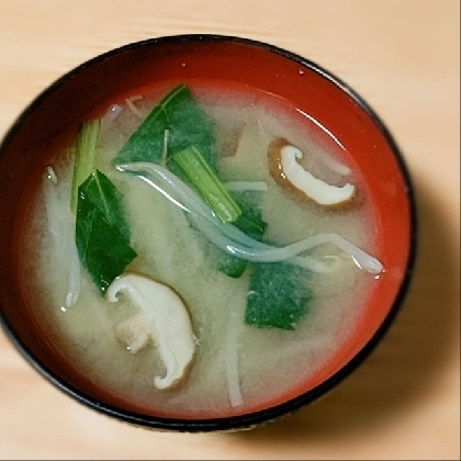 小松菜もやし椎茸の味噌汁