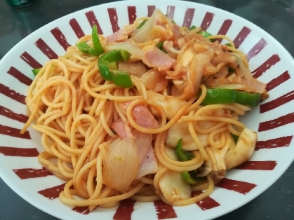 昨夜の残った麺、玉ねぎ薄切りを使って、簡単に美味しくできました。簡単で美味しいので、また作ります。