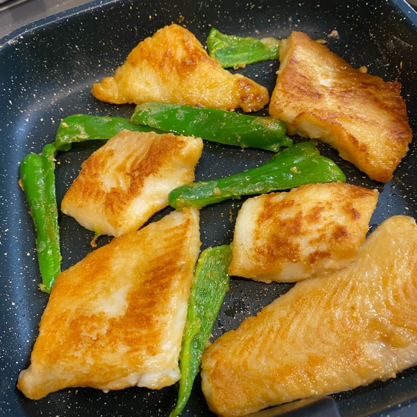 こんがり 唐揚げ粉でカラスカレイのムニエル レシピ 作り方 By はしぽよ 楽天レシピ こんがり 唐揚げ粉でカラスカレイのムニエル レシピ 作り方 By はしぽよ 楽天レシピ