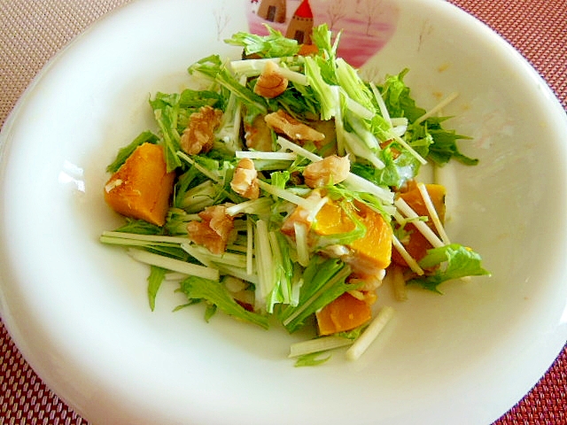 ゆでかぼちゃと水菜とクルミのマヨーグルトサラダ♡