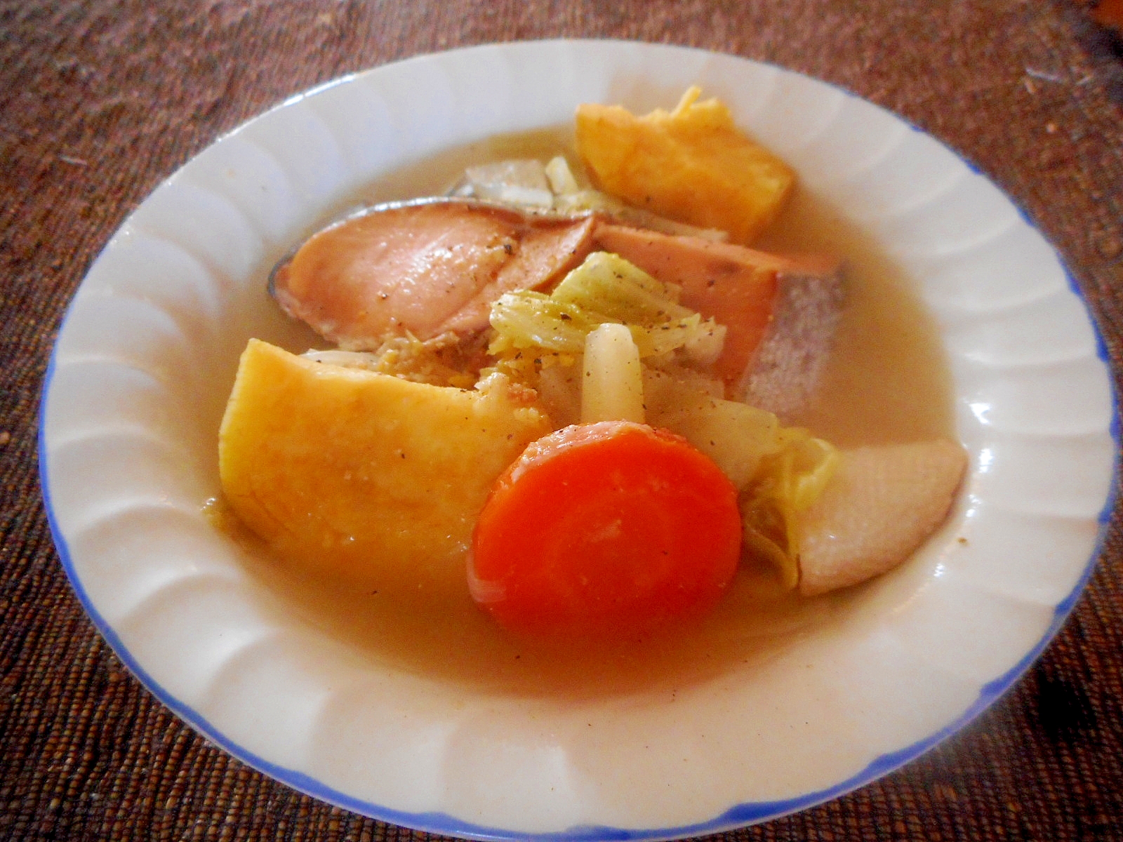鮭とさつまいもと白菜の味噌ポトフ