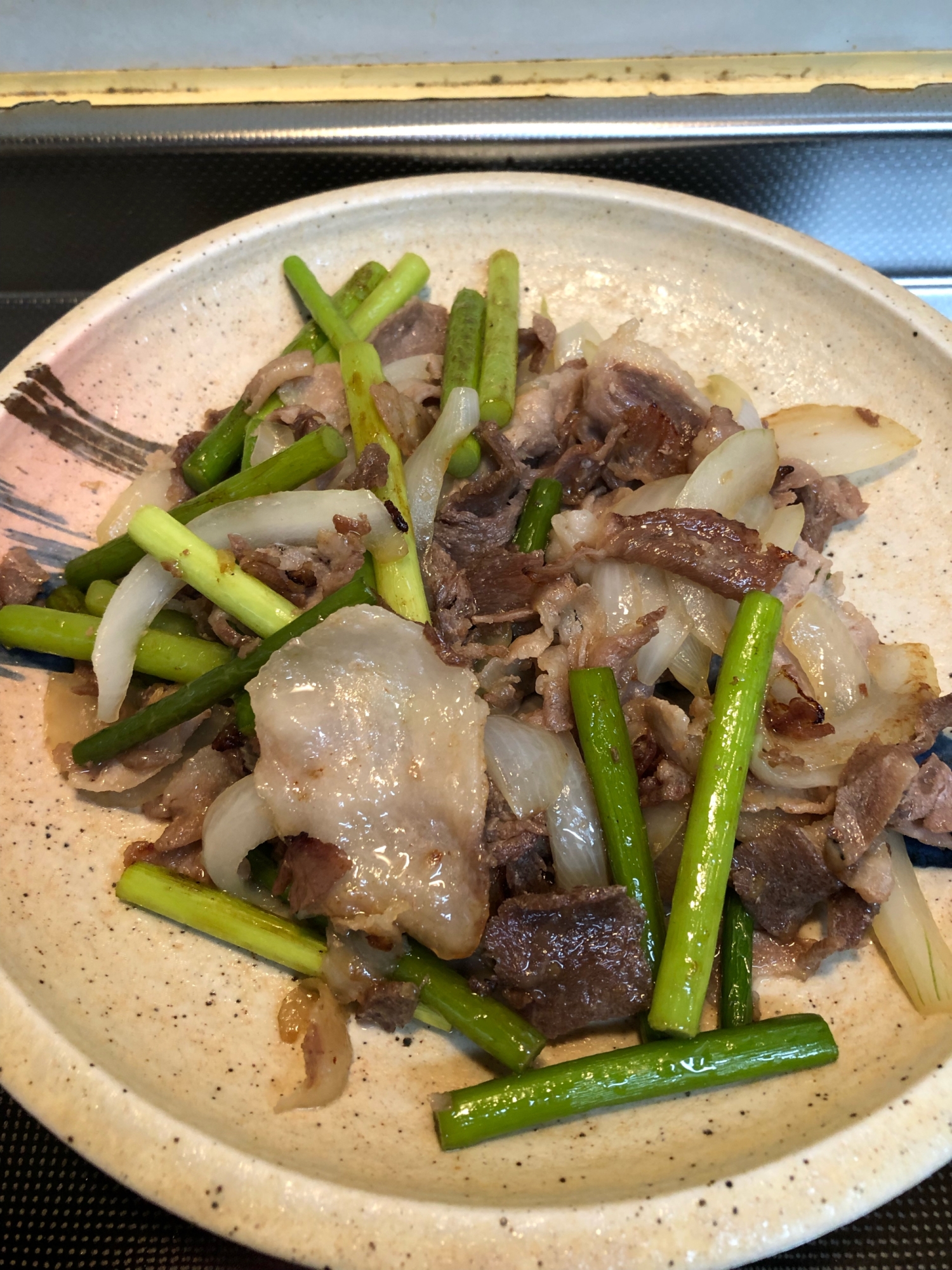 豚肉と玉ねぎとニンニクの芽の昆布つゆ炒め^_^