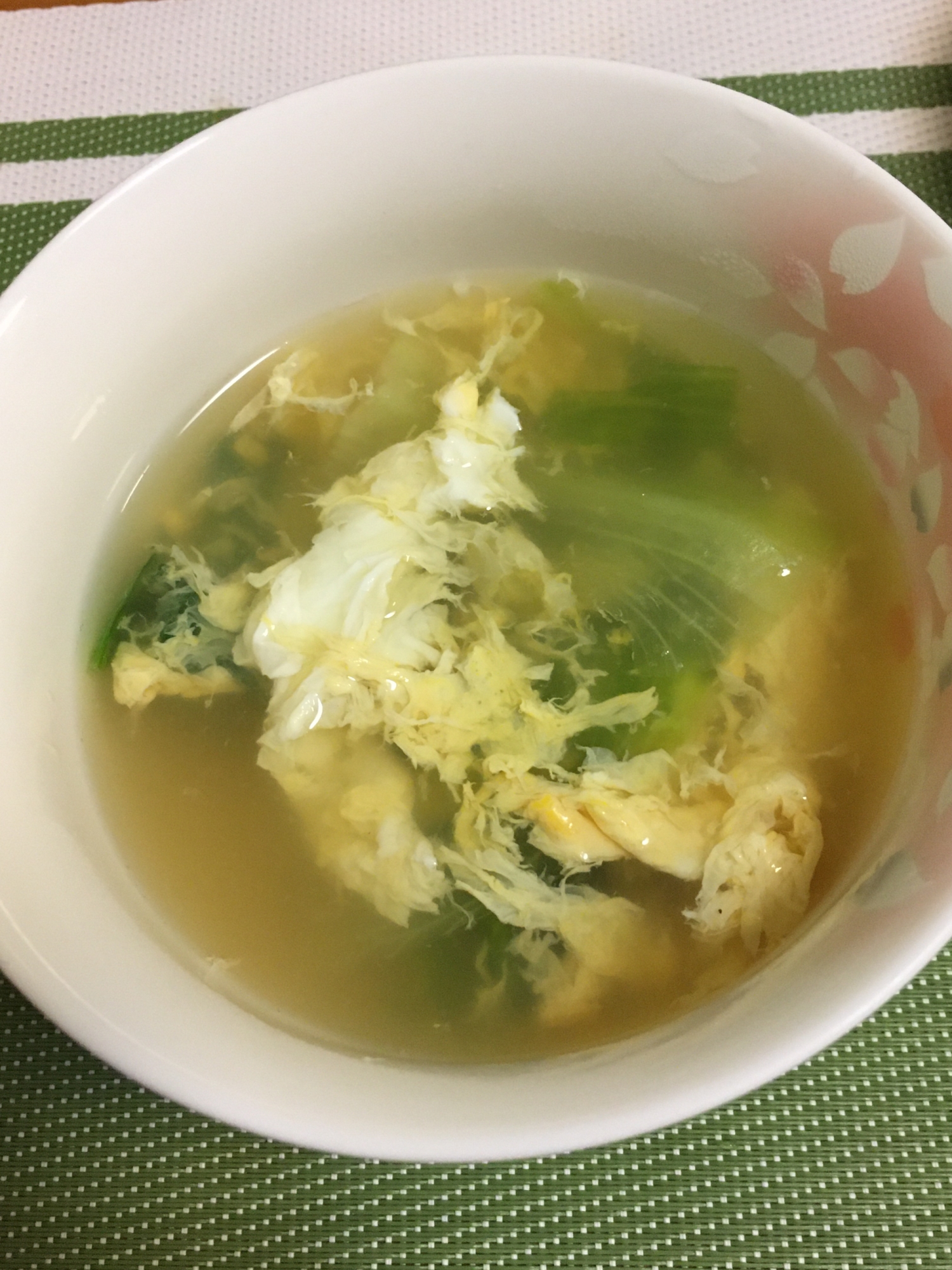 レタスと卵のスープ