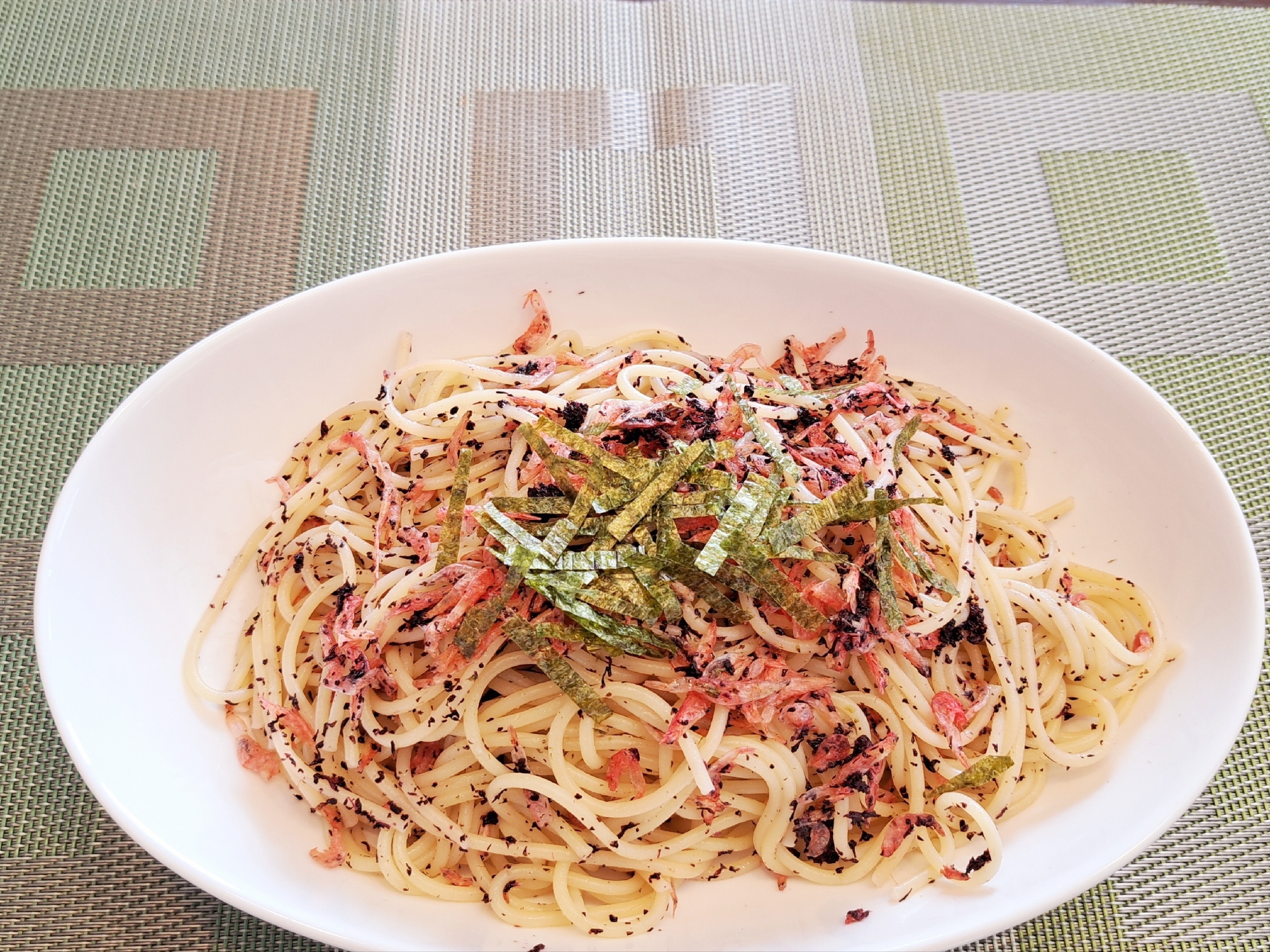 小えびと ゆかりのバター風味パスタ