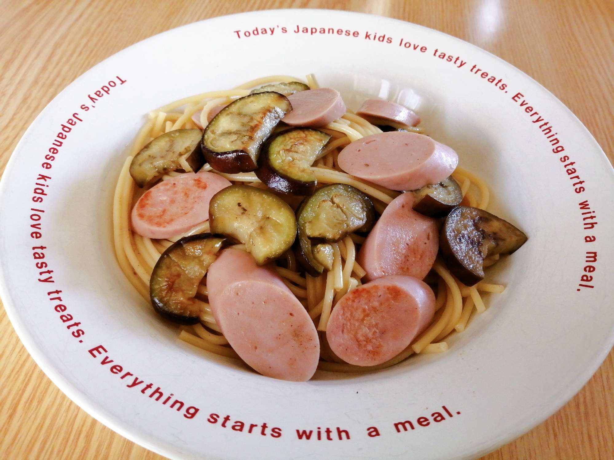 なすと魚肉ソーセージの和風パスタ