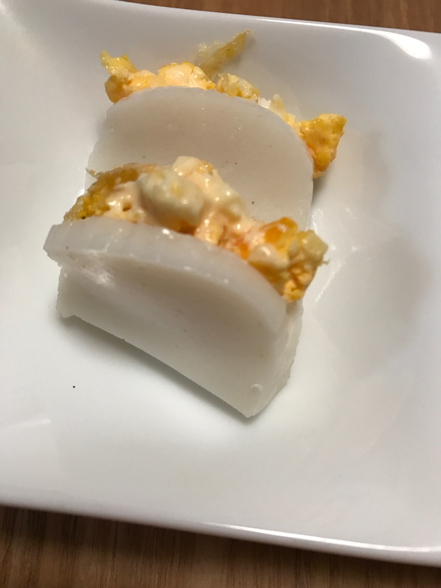 マヨ和え炒り卵のかまぼこサンド