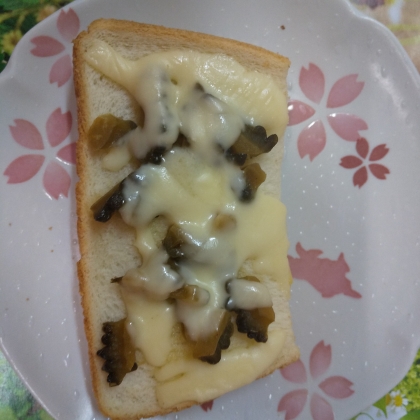 タルタルソースとゴーヤのチーズトースト