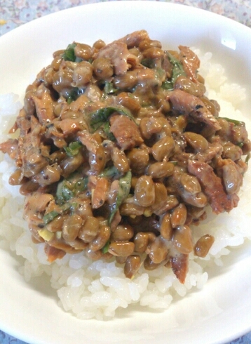 秋刀魚の蒲焼き納豆丼