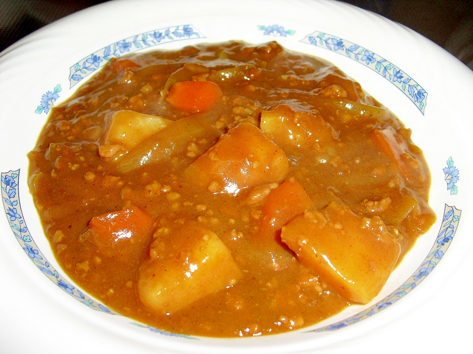 じゃがいもゴロゴロ♪我が家の“挽肉カレー”