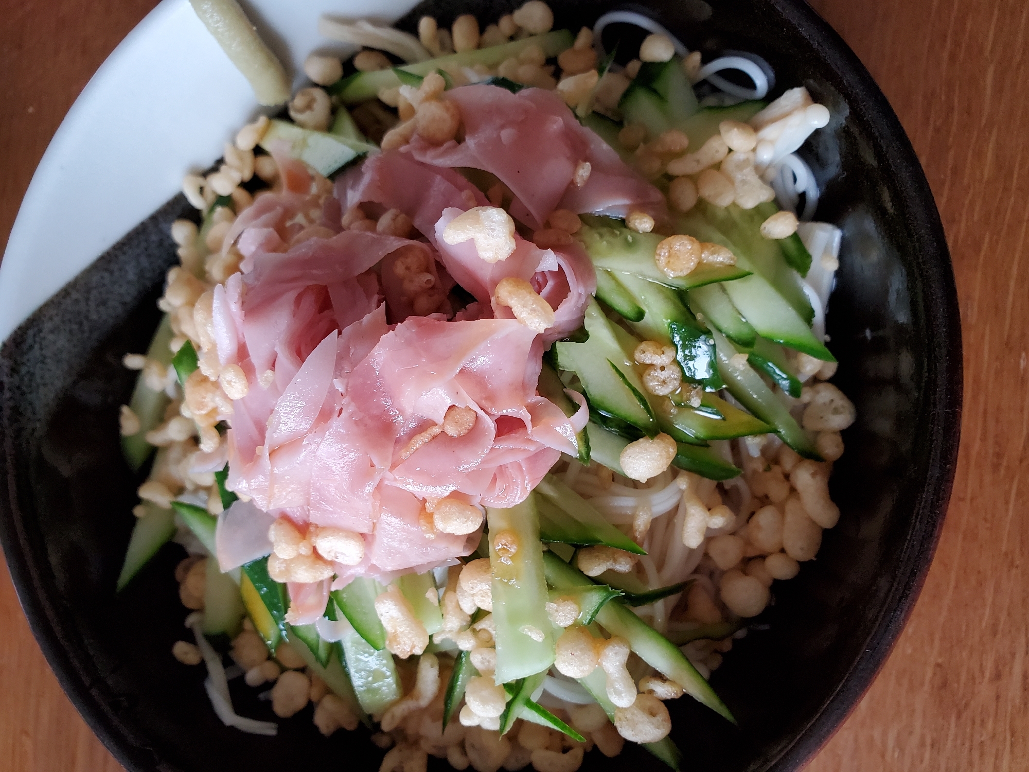 きゅうりとハムのえのきそうめん