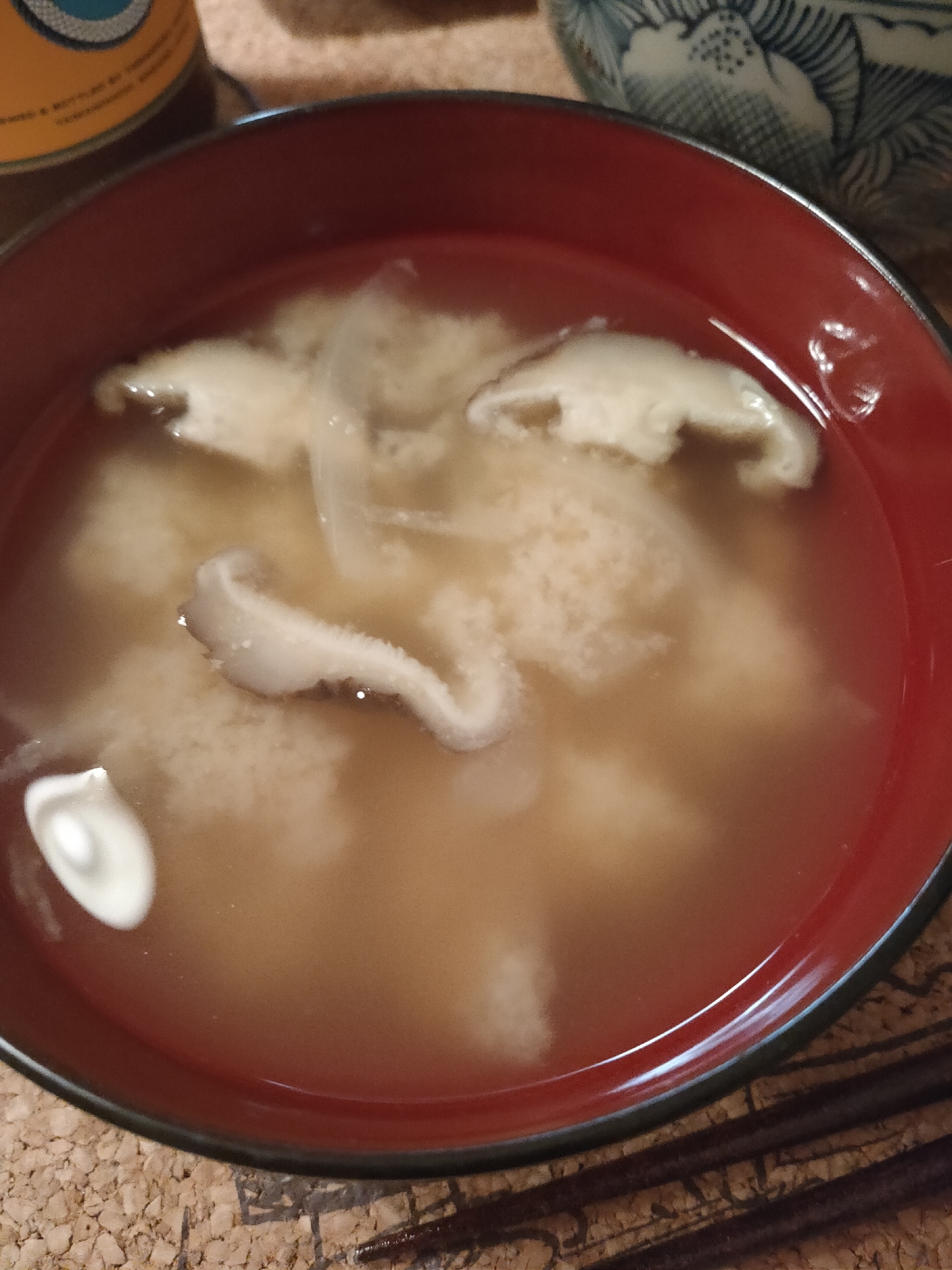椎茸と玉ねぎの味噌汁
