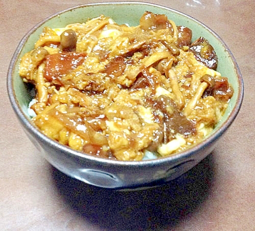 牛スジ煮込みリメイク★卵とじ丼