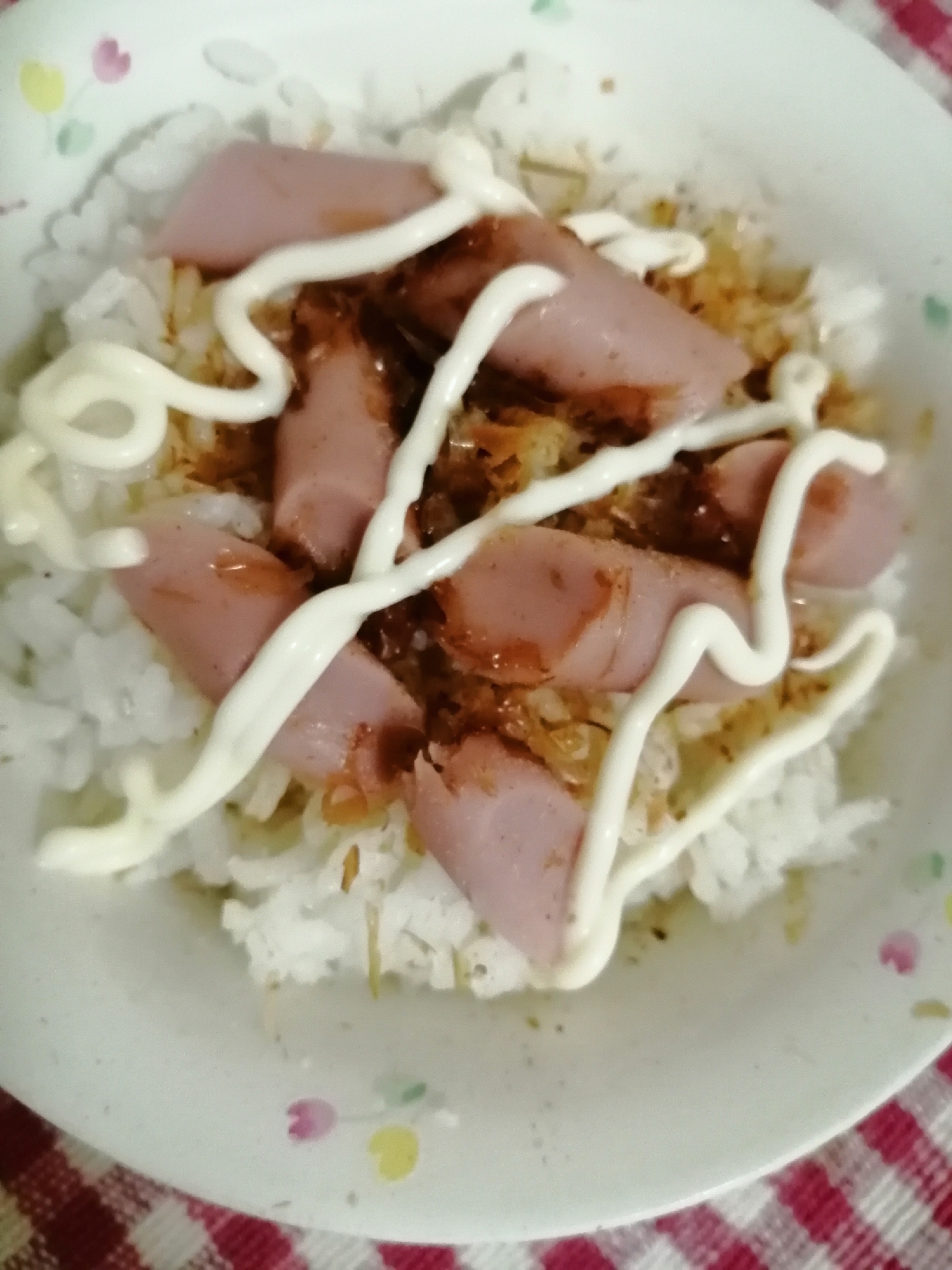 魚肉ソーセージと鰹節とつゆマヨご飯