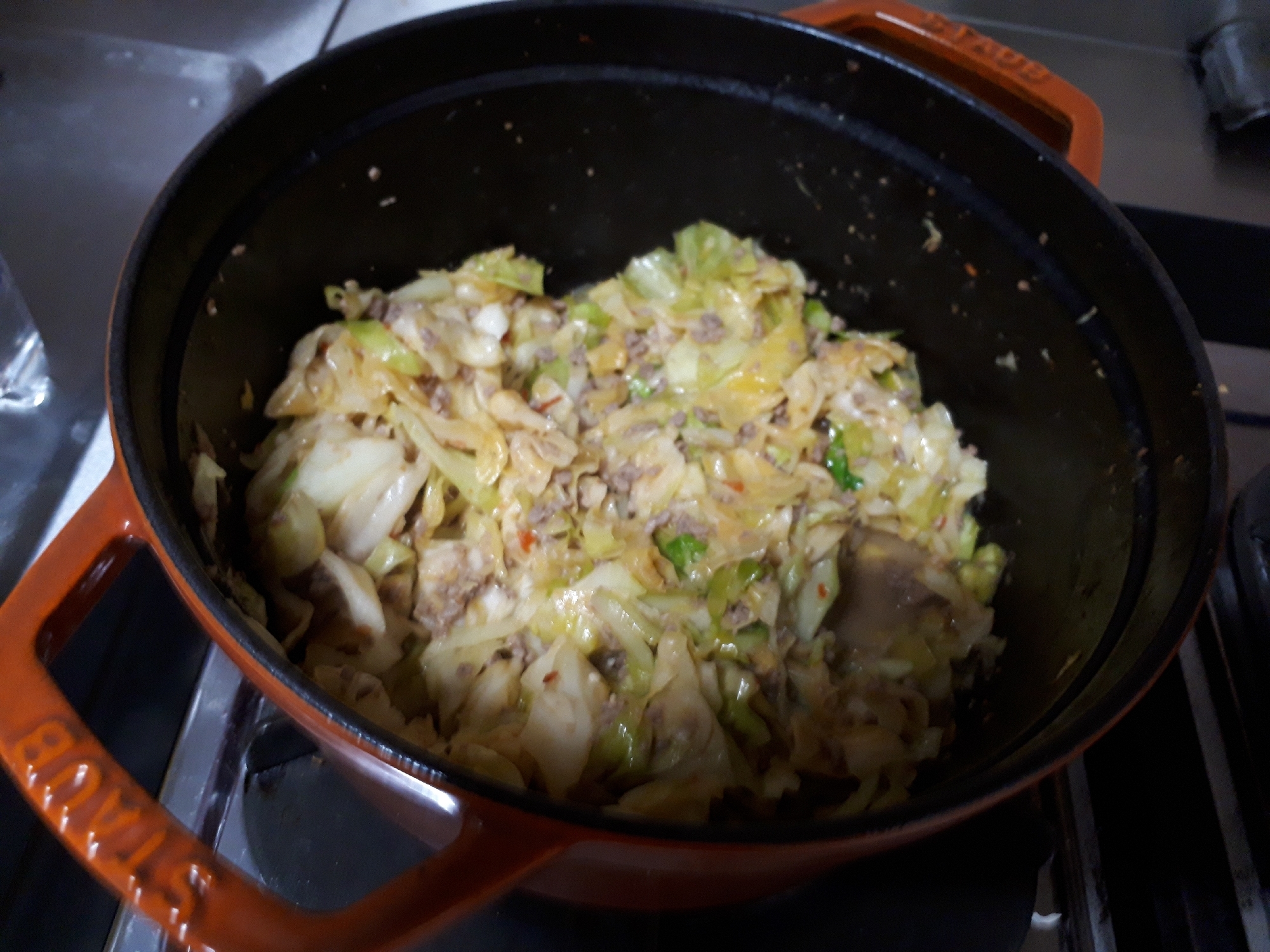 STAUBで肉味噌キャベツ