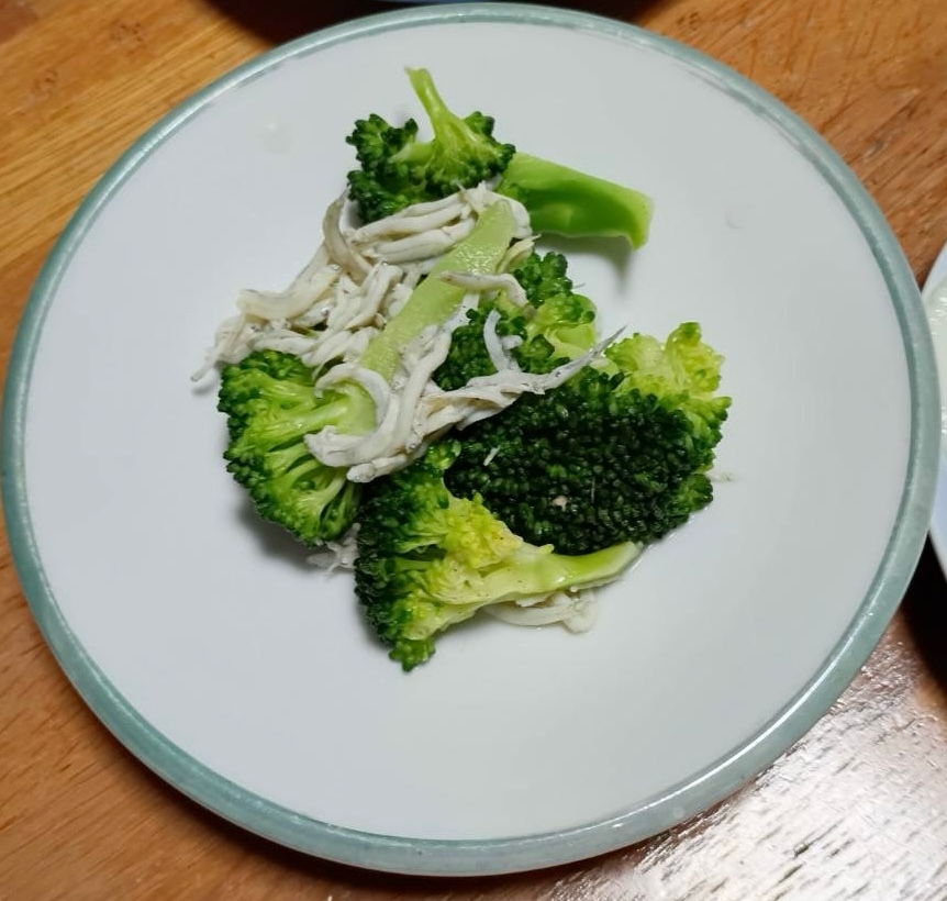 ブロッコリーとしらすの蒸し煮