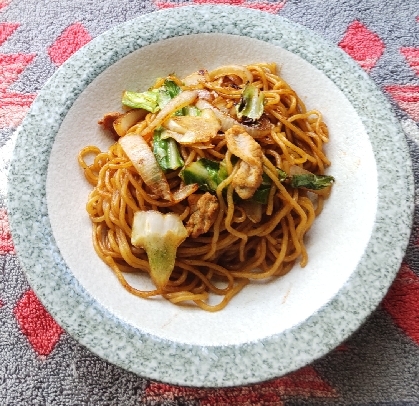 キャベツとひき肉で焼きそば