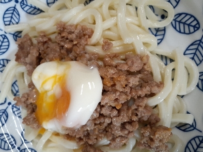 からめておいしい☆肉味噌と半熟卵の冷やしうどん